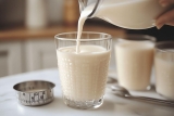 100 g de lait en cl : Comment les convertir facilement ?